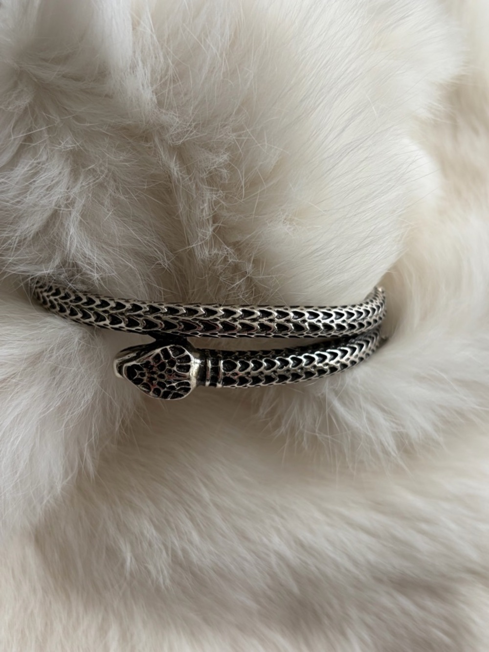 Bracelets - Picture 4 of 9
